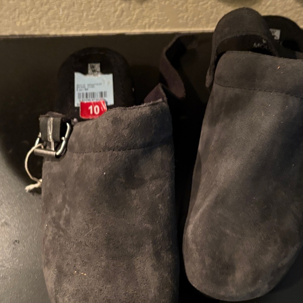 White Mountain Black Suede Mules